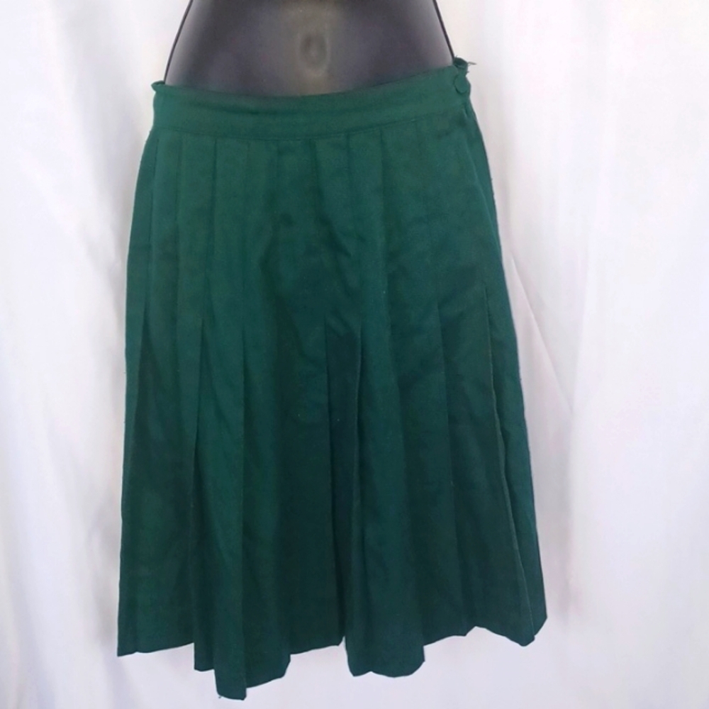 Pierre Cardin Women's Skirt Size 8 Green Pleated Flowy vintage, 26" waist